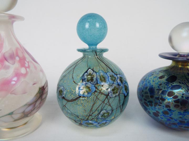 Three Isle Of Wight Glass scent bottles with stoppers, largest approximately 13 cm (h). - Image 3 of 7