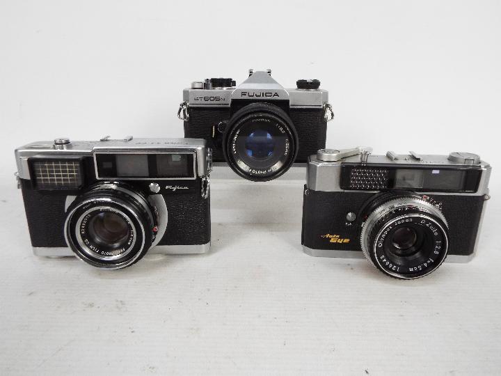 Photography - Cameras and lenses to include a Fujica ST605N with 1:2,2 / 55mm Fujinon lens,