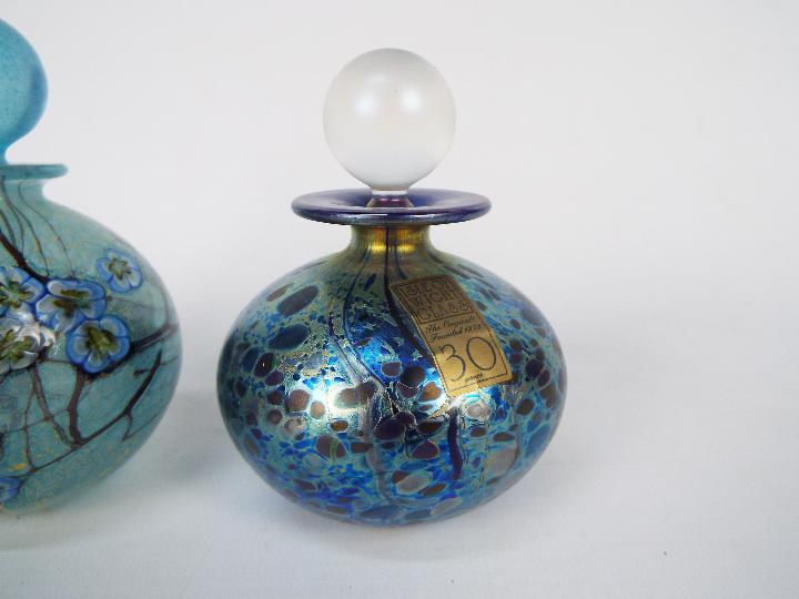 Three Isle Of Wight Glass scent bottles with stoppers, largest approximately 13 cm (h). - Image 2 of 7