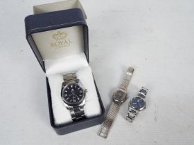 A gentleman's Royal London wrist watch contained in original box,