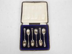 A cased set of six George V silver coffee spoons, Sheffield assay 1920,