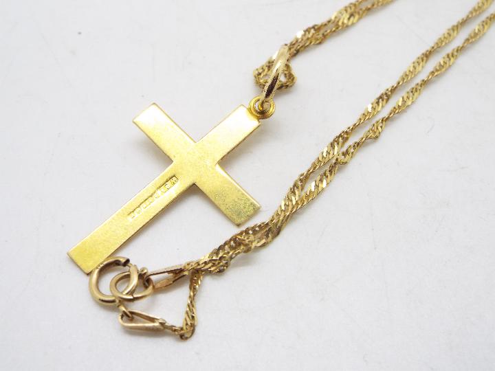 A 9ct yellow gold crucifix on 9ct yellow gold chain, 48 cm (l), approximately 2.9 grams. - Bild 3 aus 3
