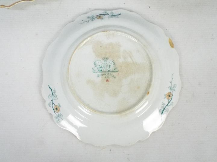 Three pieces of early 19th century Hicks & Meigh Stone China, plates 23 cm (d). - Image 3 of 15