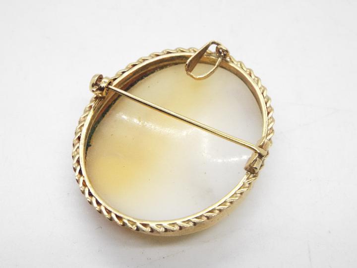 A 9ct gold mounted cameo brooch, 3.5 cm x 3 cm, approximately 10.1 grams all in. - Image 2 of 4