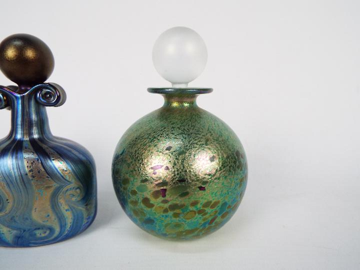 Three Isle Of Wight Glass scent bottles with stoppers, largest approximately 12 cm (h). - Image 4 of 7