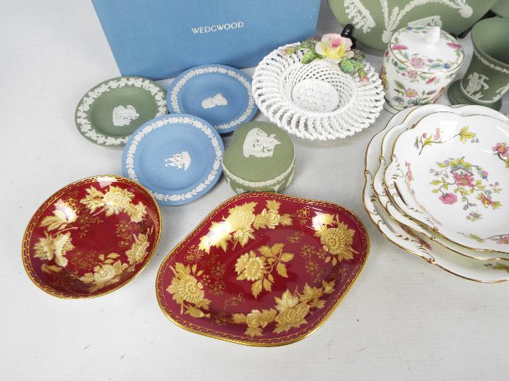 Mixed ceramics to include Wedgwood Humming Birds pattern vase (boxed), Jasperware, - Image 4 of 5