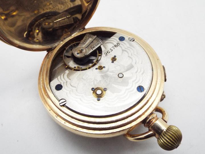 A gold plated, open faced pocket watch with Roman numerals and centre seconds, 5.5 cm case diameter. - Image 4 of 5