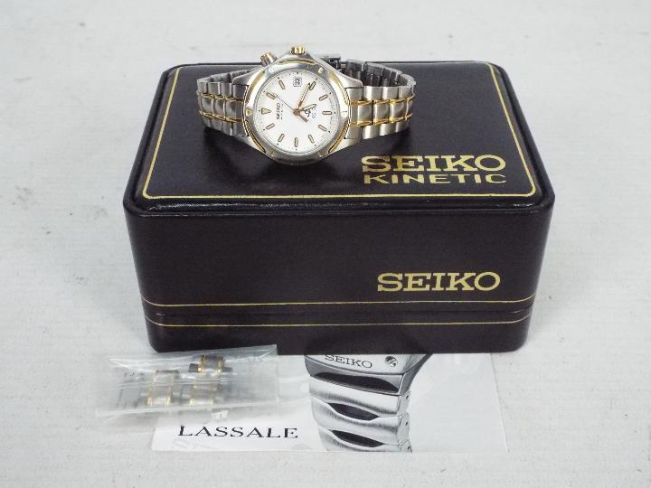 Seiko - A lady's Seiko Kinetic wrist watch, model 3M22-0800, with box and paperwork.