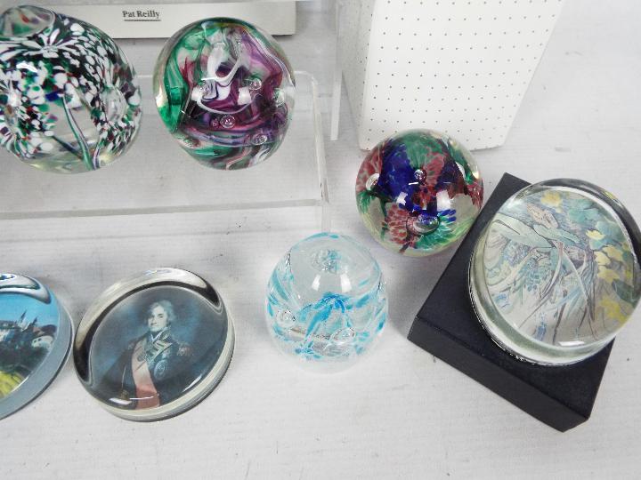 A collection of paperweights to include Avondale Glass, Caithness, - Image 4 of 8