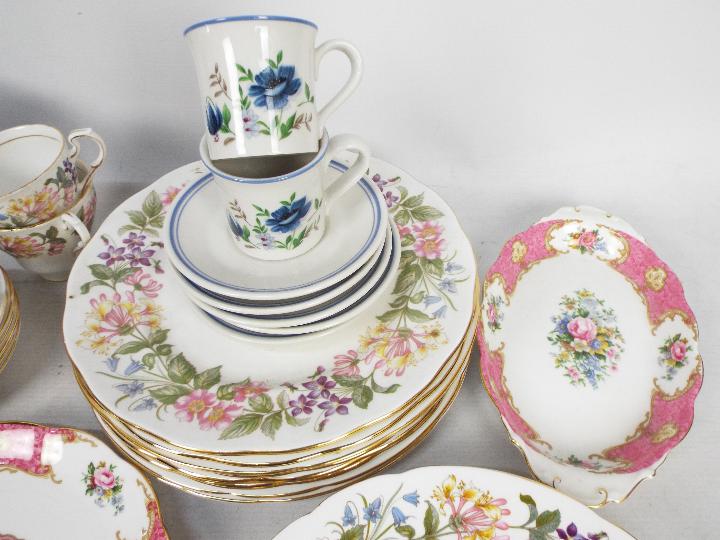 Royal Albert / PAragon - A collection of dinner and tea wares by Royal Albert / Paragon comprising - Image 3 of 8