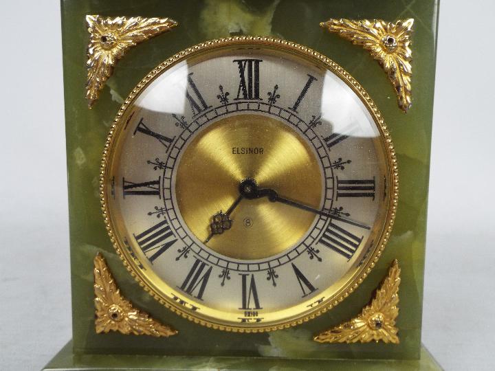 Elsinor - A Swiss 8 day mantel or desk clock, onyx, gilt mounted case, approximately 17 cm (h). - Image 2 of 6