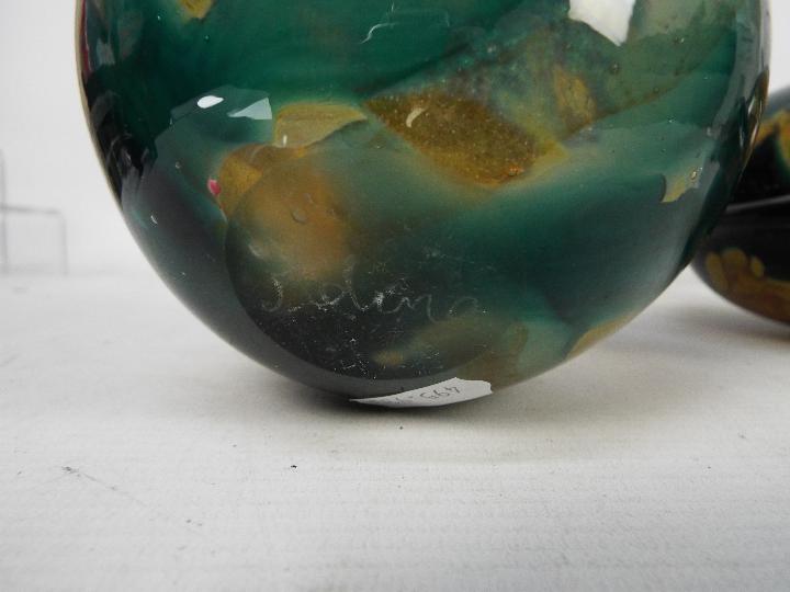 Mdina Glass - a Mdina art glass vase with flared rim, signed to the base, approx 14 cm (h), - Image 4 of 6