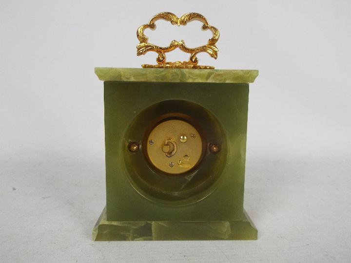 Elsinor - A Swiss 8 day mantel or desk clock, onyx, gilt mounted case, approximately 17 cm (h). - Image 5 of 6