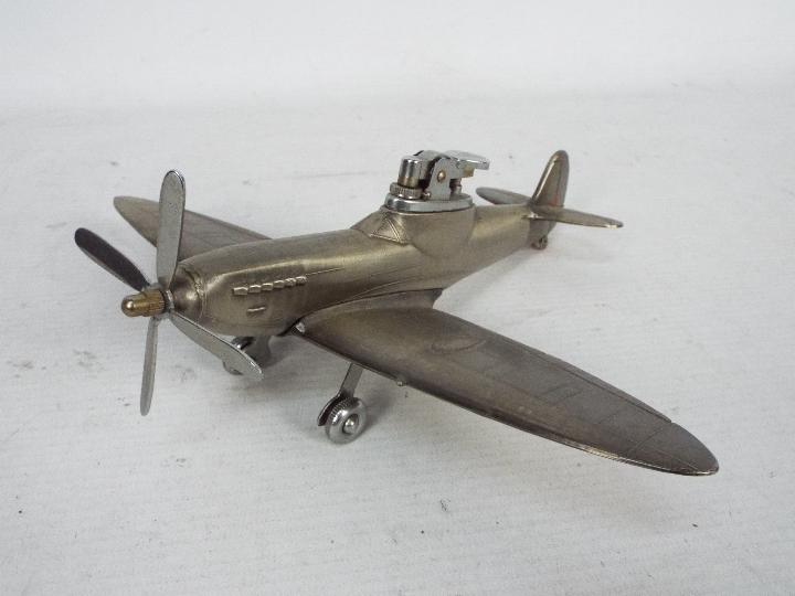 A novelty table lighter in the form of a Supermarine Spitfire Mk IX, 20 cm (l). - Image 2 of 6