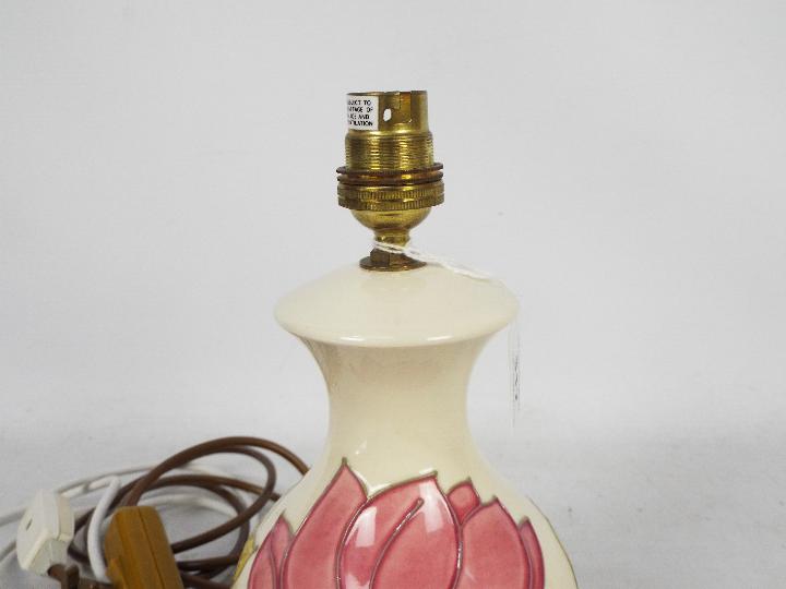 Moorcroft Pottery- a table lamp tubeline - Image 5 of 6