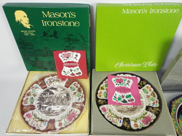 A collection of boxed Christmas Plates c - Image 4 of 6