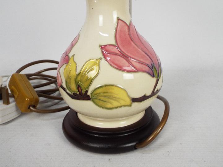 Moorcroft Pottery- a table lamp tubeline - Image 3 of 6