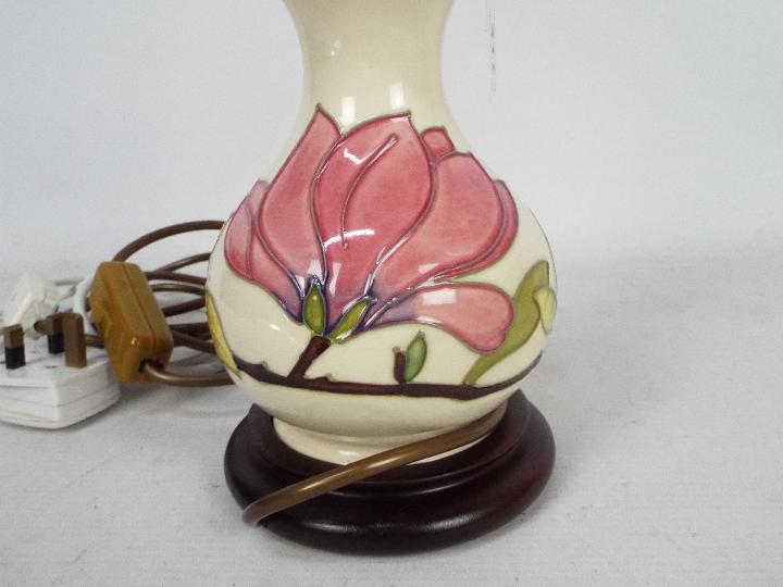 Moorcroft Pottery- a table lamp tubeline - Image 4 of 6