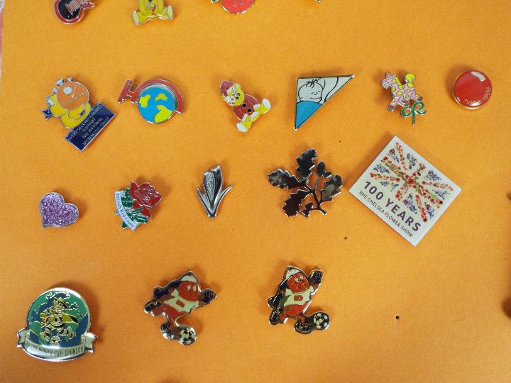 A collection of pin badges, musical and theatrical ephemera and other. - Image 5 of 8