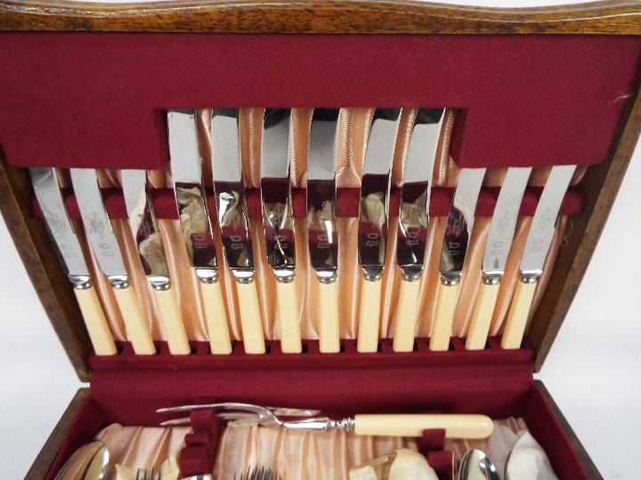 An oak canteen of cutlery. - Image 3 of 7