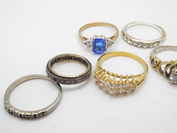 A collection of stone set rings, sizes range from K to T. - Image 2 of 4