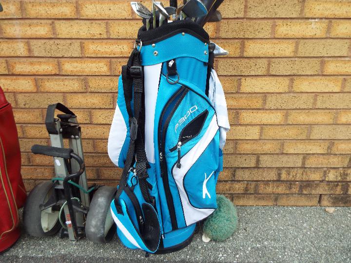 A collection of golf clubs and accessori - Image 12 of 13