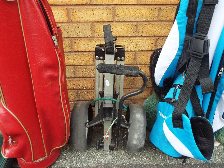 A collection of golf clubs and accessori - Image 13 of 13