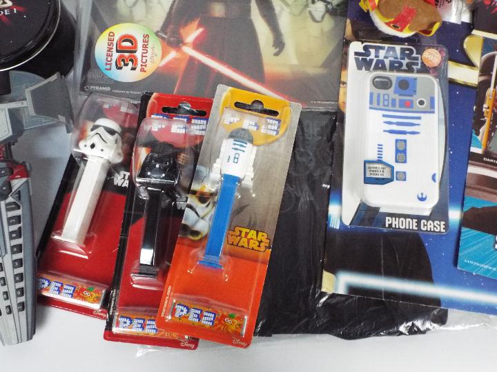 A collection of predominantly Star Wars related items to include phone and ipad cases, - Image 3 of 7