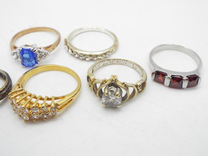 A collection of stone set rings, sizes range from K to T. - Image 3 of 4