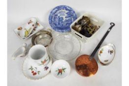 A mixed lot comprising ceramics to include Spode Italian blue and white bowl,