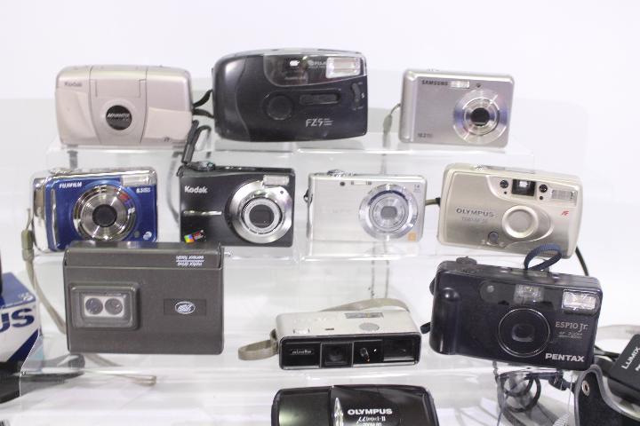 Photography - A collection of cameras to include Pentax, Fuji, a Minolta 16 Model P, - Image 2 of 5