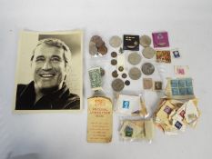 Lot to include a signed photograph of Perry Como and a small quantity of stamps and coins.