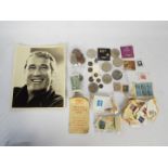 Lot to include a signed photograph of Perry Como and a small quantity of stamps and coins.