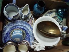 Lot comprising ceramics to include Wedgwood, Royal Doulton, Spode Italian and similar.