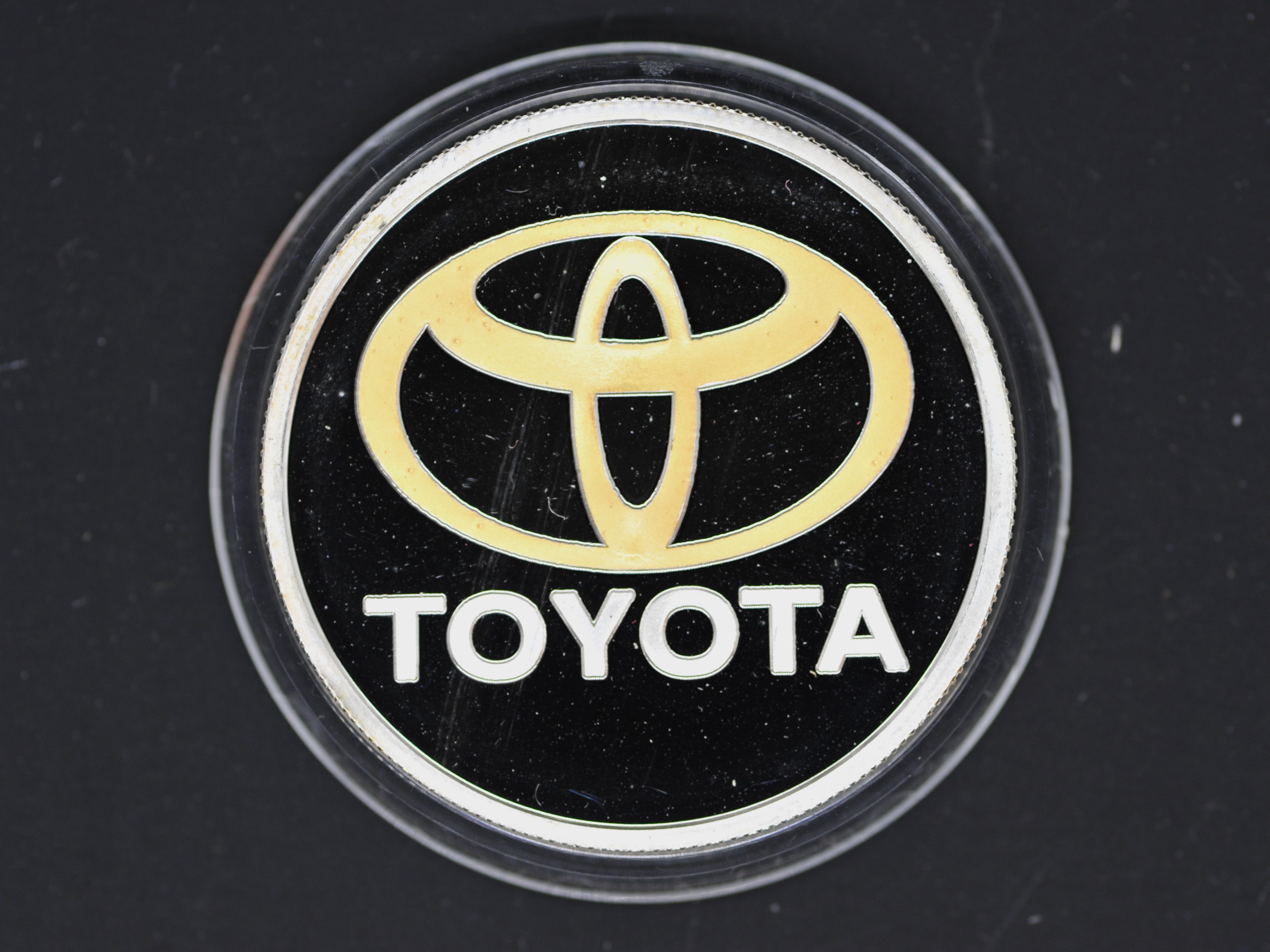 Silver - Toyota - a 1 troy oz (31.1 grams) fine grade . - Image 2 of 2