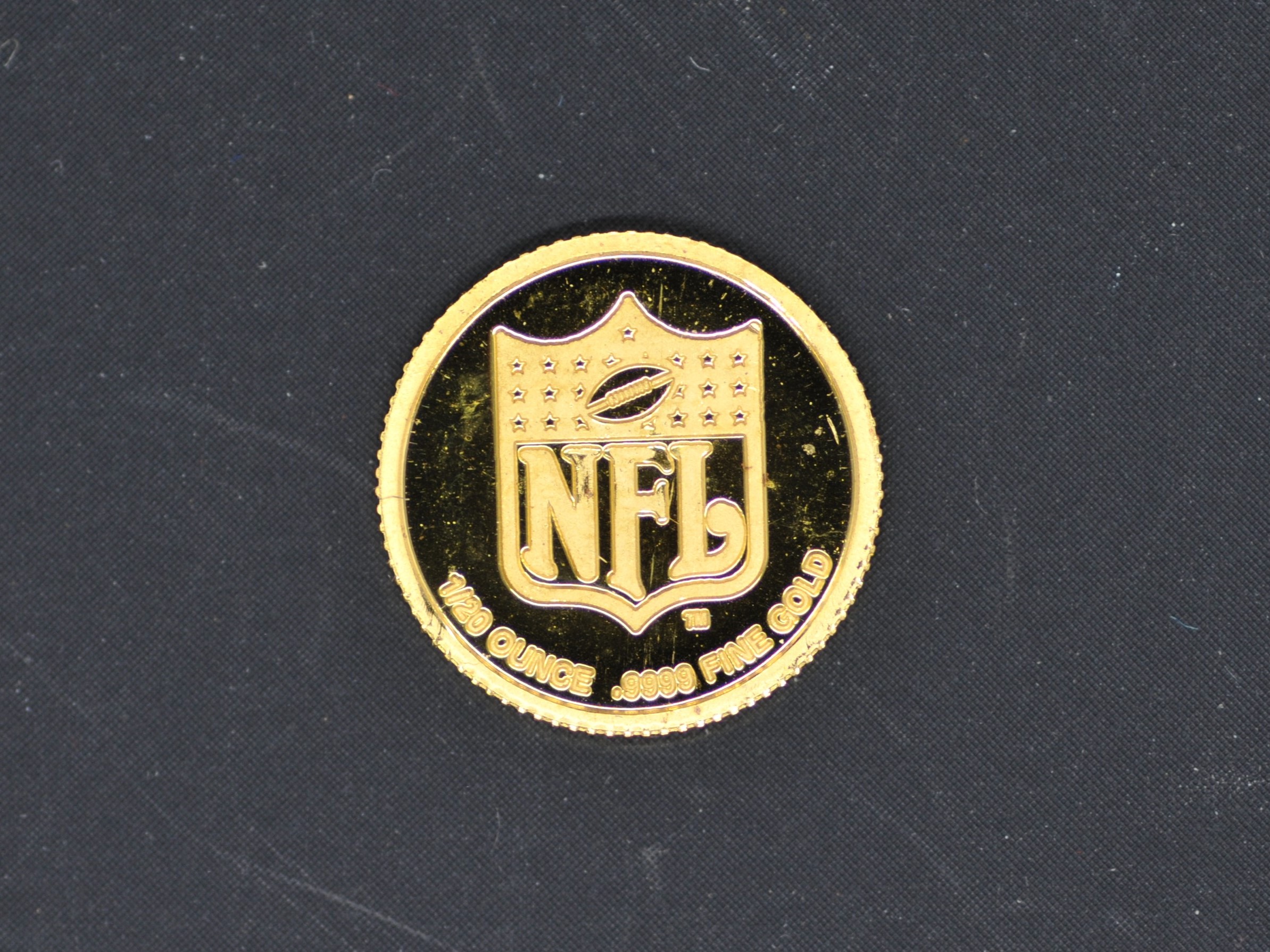 Gold - Superbowl XXVI- A RARE 1/20 oz (1.42 grams) fine grade . - Image 2 of 2