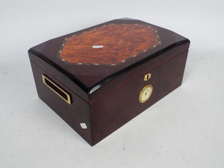 A cedar lined humidor with external bras - Image 5 of 5