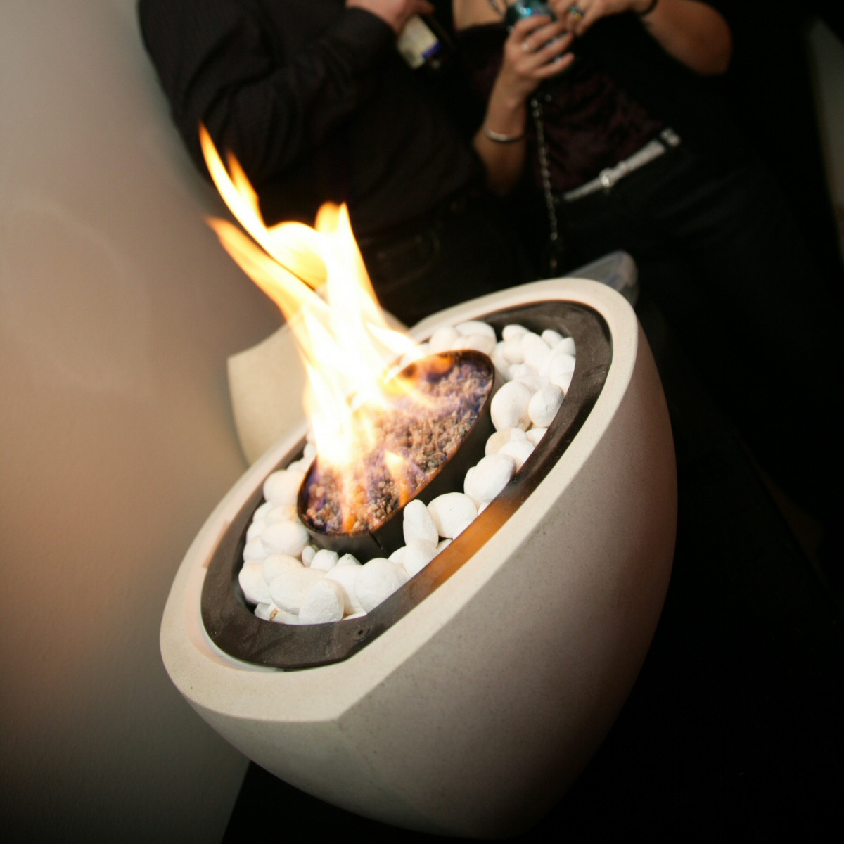 CVO Fires - A small oval bio ethanol fire bowl by CVO Fires, approximately 20 cm (h) and 49 cm (w). - Image 3 of 4