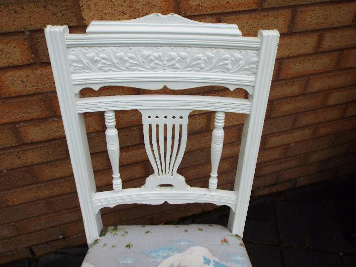 A white painted chair with upholstered s - Image 8 of 8