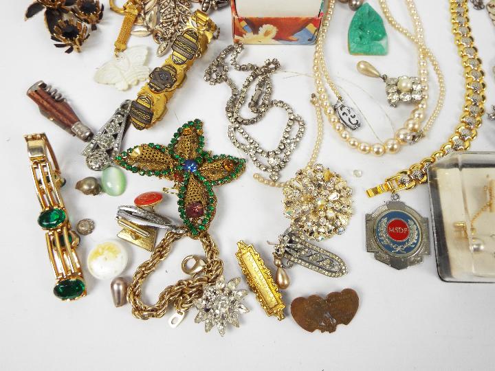 collection of vintage costume jewellery - Image 2 of 7