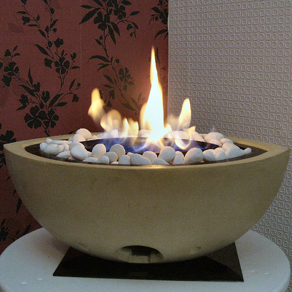 CVO Fires - A small oval bio ethanol fire bowl by CVO Fires, approximately 20 cm (h) and 49 cm (w). - Image 2 of 4