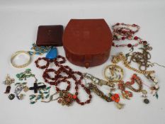 A collar box containing a quantity of vi