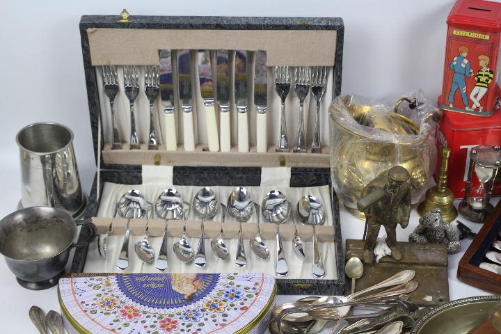 Lot to include flatware, part cased, pew - Image 2 of 4