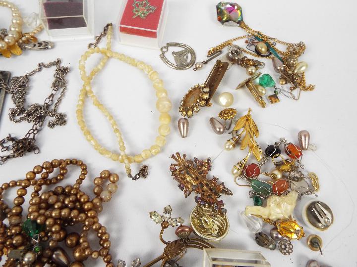 collection of vintage costume jewellery - Image 6 of 7