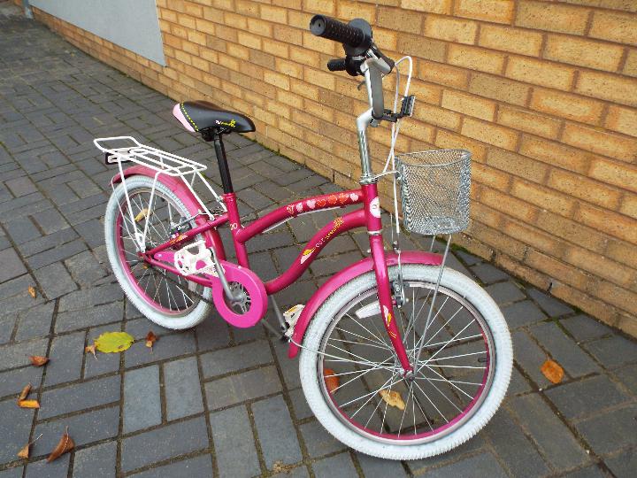 A pink girl's bike with 20" wheels. - Image 3 of 5