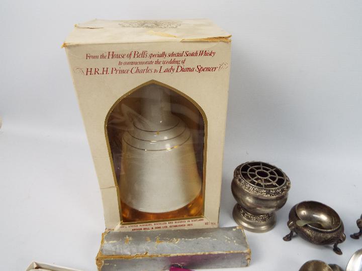 Lot to include a Bells whisky decanter with contents, plated ware and similar. - Image 5 of 5