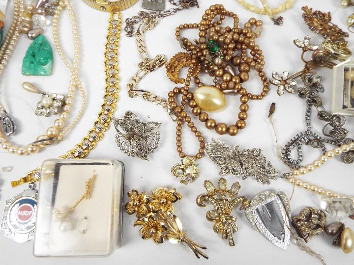 collection of vintage costume jewellery - Image 4 of 7