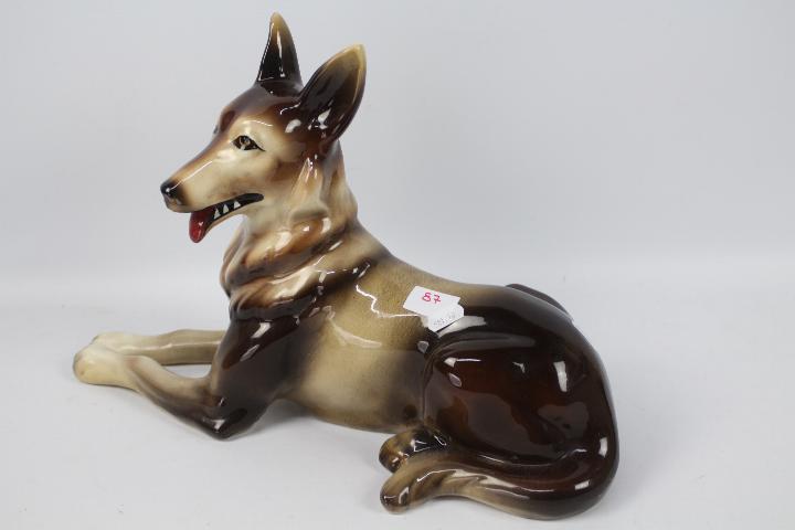 A large Delcroft Ware German Shepherd approximately 29 cm (h) - Image 2 of 4