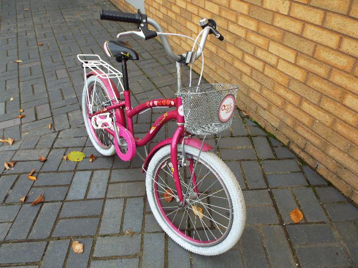 A pink girl's bike with 20" wheels. - Image 4 of 5