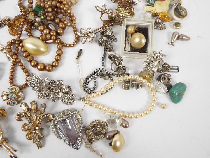 collection of vintage costume jewellery - Image 5 of 7